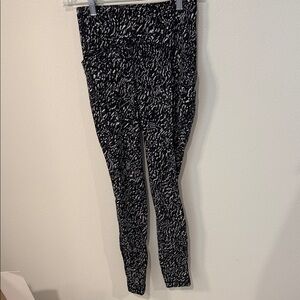 Black and White Patterned Leggings